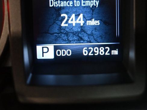 Used 2018 Toyota Tacoma TRD Off-Road image 4