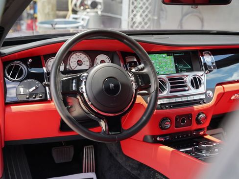 Used 2020 Rolls-Royce Wraith RWD image 27
