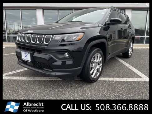 Used 2022 Jeep Compass Latitude image 1