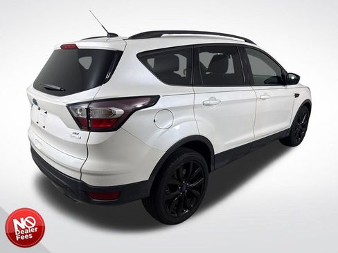 Used 2017 Ford Escape SE w/ Equipment Group 201A FWD image 3
