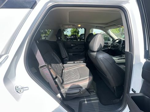 New 2026 Nissan Pathfinder Platinum AWD/4WD image 16