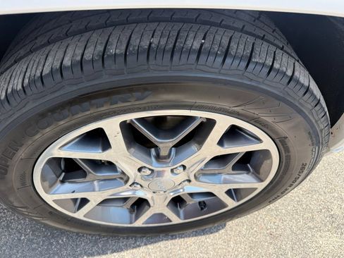 Used 2019 Jeep Grand Cherokee Overland AWD/4WD image 11