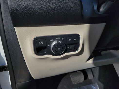 Certified 2025 Mercedes-Benz GLB 250 image 25