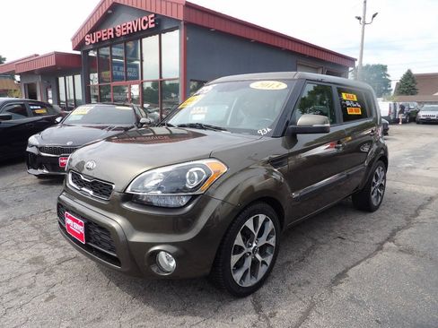 Used 2013 Kia Soul ! FWD image 1