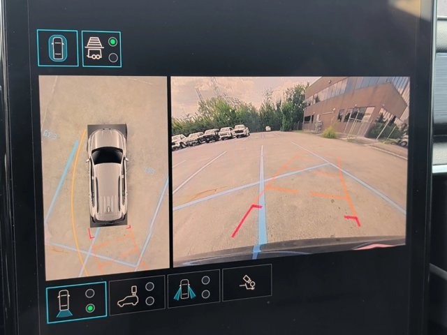 Certified 2025 GMC Acadia AT4 w/ Luxury Package AWD/4WD image 14