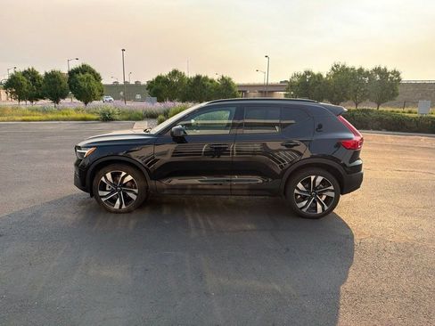 Used 2025 Volvo XC40 B5 Plus w/ Climate Package AWD/4WD image 2