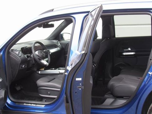 Used 2025 Mercedes-Benz GLB 250 4MATIC image 14