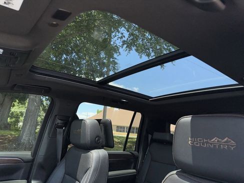 Used 2024 Chevrolet Suburban High Country w/ Advanced Technology Package AWD/4WD image 12