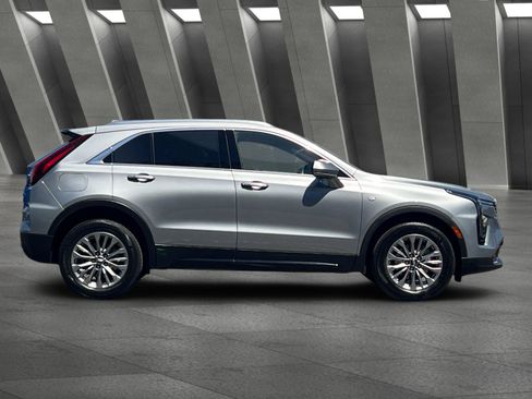 Certified 2025 Cadillac XT4 Premium Luxury FWD image 3