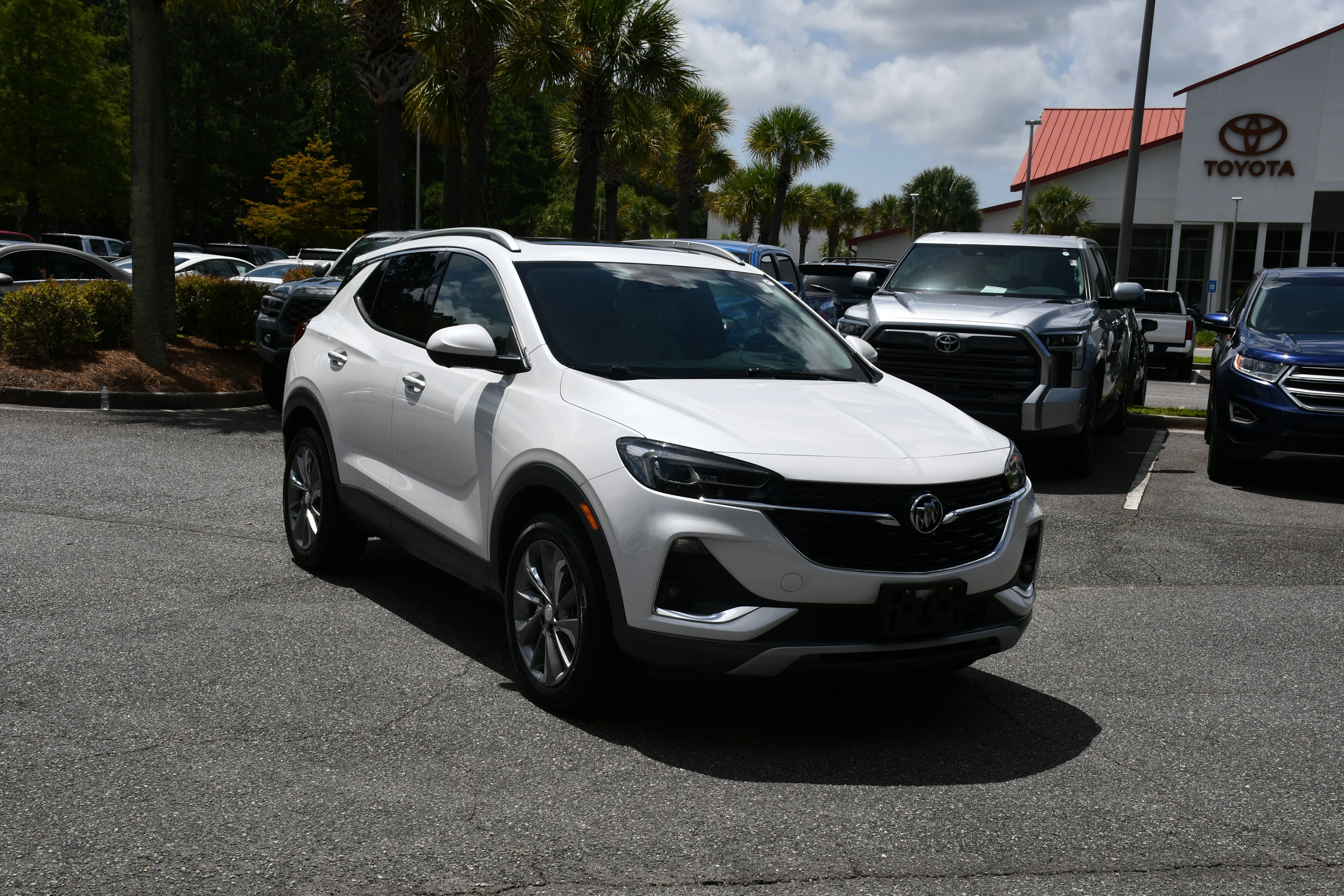 Used 2021 Buick Encore GX Essence w/ Advanced Technology Package AWD/4WD image 6