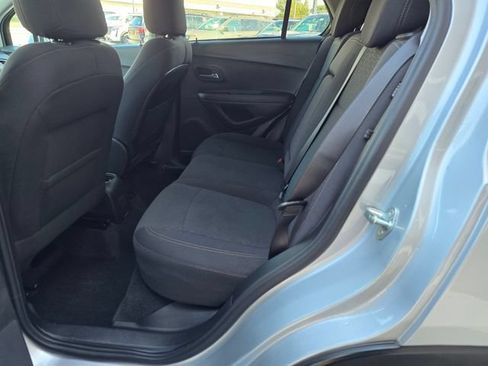 Used 2020 Chevrolet Trax LS FWD image 27