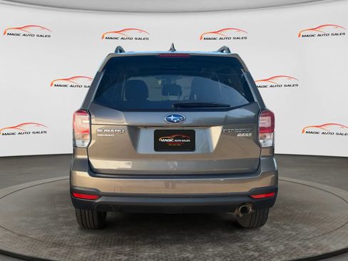 Used 2017 Subaru Forester 2.5i Touring AWD/4WD image 9