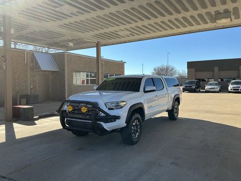Used 2016 Toyota Tacoma TRD Off-Road image 1