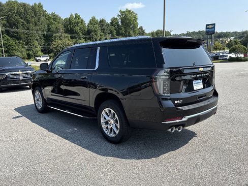 New 2025 Chevrolet Suburban Premier RWD image 5