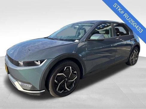 Used 2024 Hyundai Ioniq 5 SE image 3