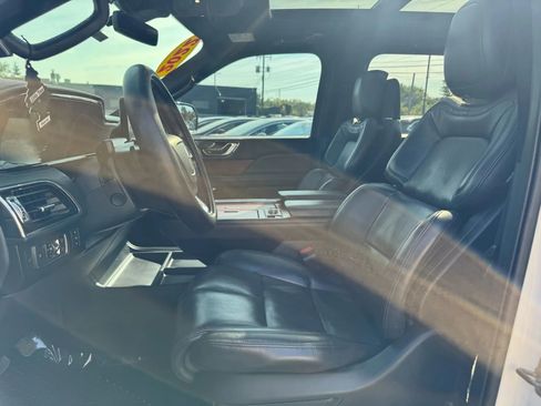 Used 2022 Lincoln Navigator Reserve image 12