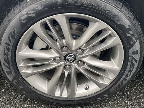 Used 2017 Toyota Camry SE image 5