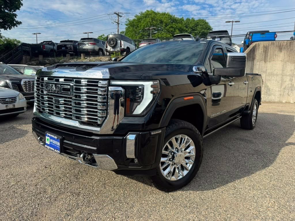 Used 2024 GMC Sierra 3500 Denali w/ Denali Reserve Package AWD/4WD image 2