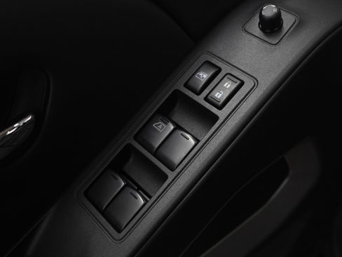 Used 2023 Nissan Frontier SV w/ SV Premium Package image 23