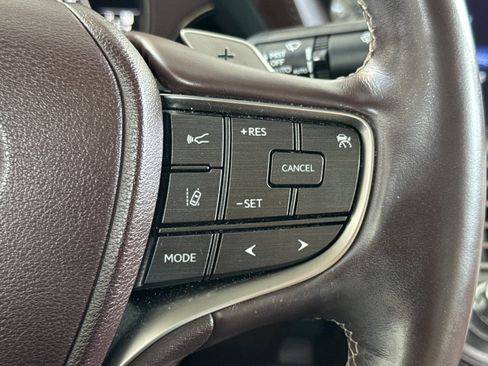 Used 2018 Lexus LS 500 w/ Accessory Package (Z2) RWD image 31