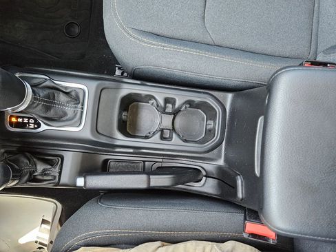 Used 2025 Jeep Wrangler Unlimited Sport AWD/4WD image 18