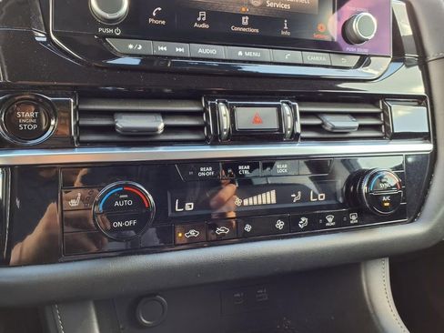 Used 2025 Nissan Pathfinder SV AWD/4WD image 9