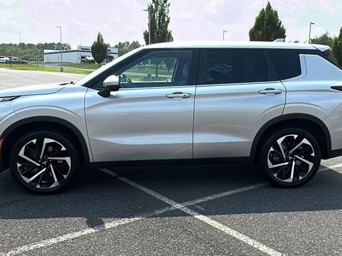 Used 2022 Mitsubishi Outlander SE image 13