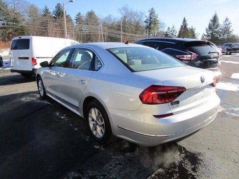 Used 2017 Volkswagen Passat 1.8T S image 4