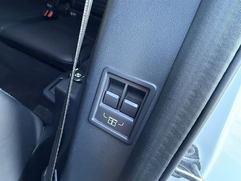 Used 2020 Land Rover Discovery HSE Luxury image 25