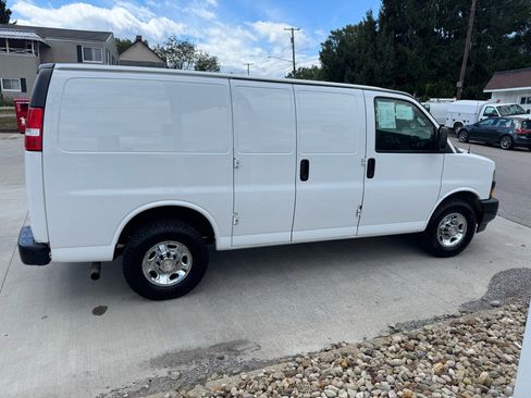Used 2019 Chevrolet Express 2500 image 10