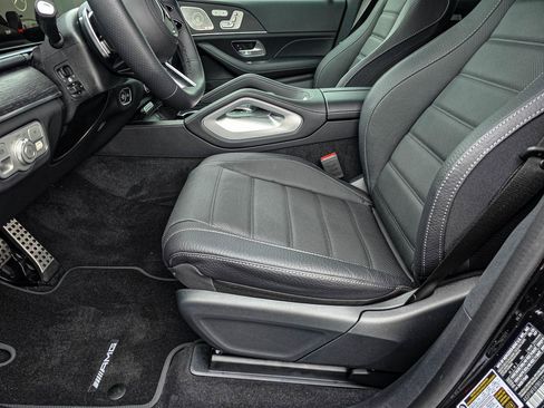 New 2026 Mercedes-Benz GLS 580 4MATIC image 13