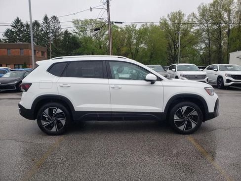 New 2026 Volkswagen Taos SE AWD/4WD image 3