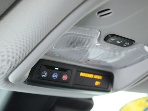 Used 2025 Chevrolet TrailBlazer LT w/ Convenience Package image 21