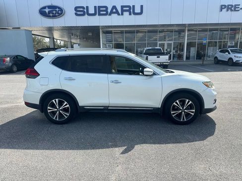 Used 2017 Nissan Rogue SL w/ SL Premium Package image 2