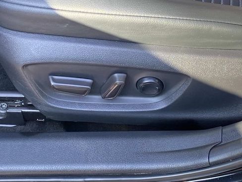 Used 2018 Toyota Camry SE FWD image 14