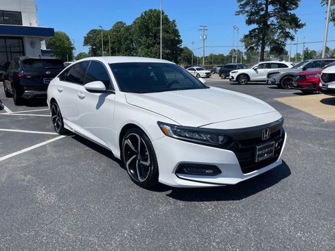 Used 2018 Honda Accord Sport image 7