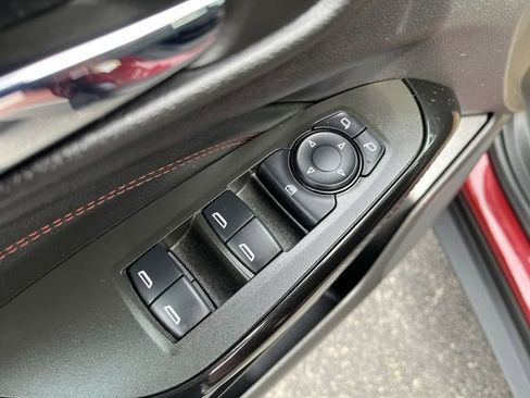 Used 2024 Chevrolet Trax RS w/ Sunroof Package image 17