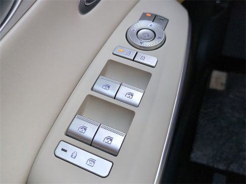 Certified 2026 Genesis GV70 2.5T Select image 23