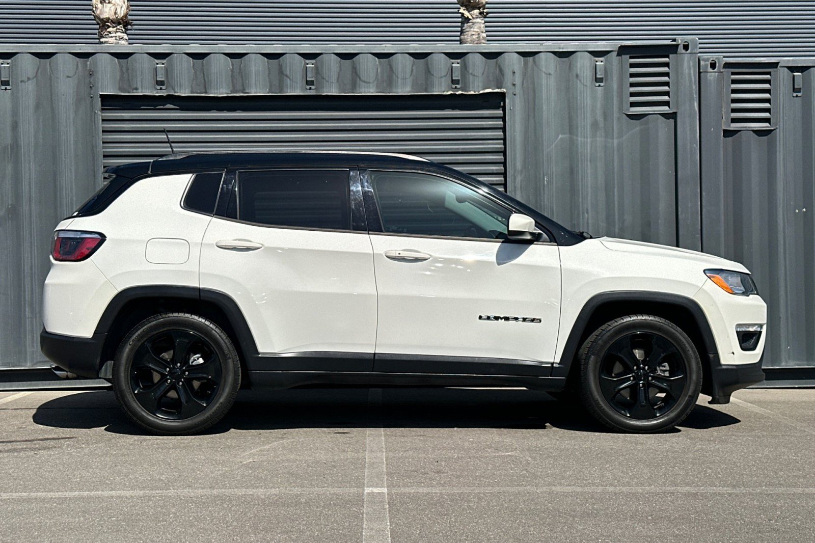 Used 2019 Jeep Compass Latitude FWD image 9