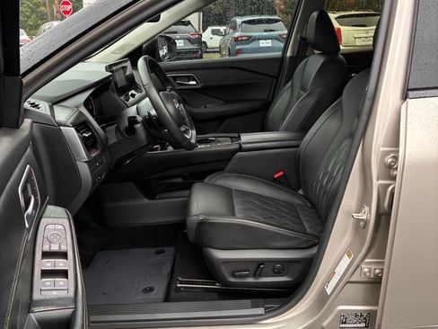 Used 2024 Nissan Rogue Platinum FWD image 24