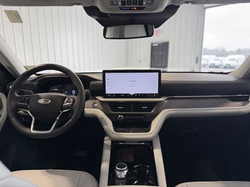 Certified 2025 Ford Explorer Platinum w/ Ultimate Package image 14