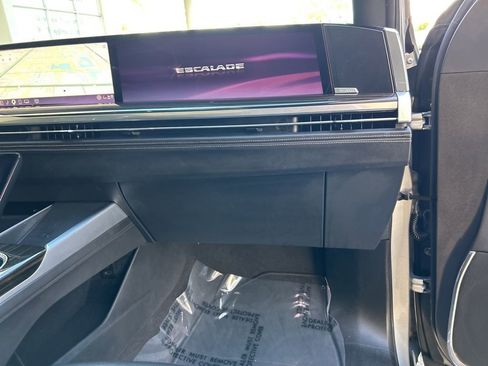 Used 2025 Cadillac Escalade ESV Premium Luxury w/ Touring Package image 29