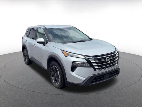 Used 2025 Nissan Rogue SV AWD/4WD image 2