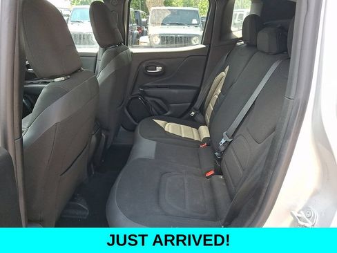Used 2017 Jeep Renegade Altitude AWD/4WD image 10