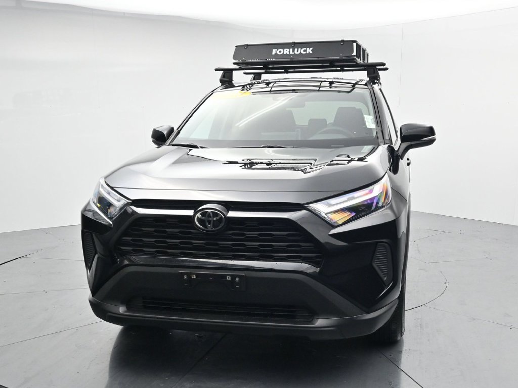 Used 2023 Toyota RAV4 LE AWD/4WD image 3
