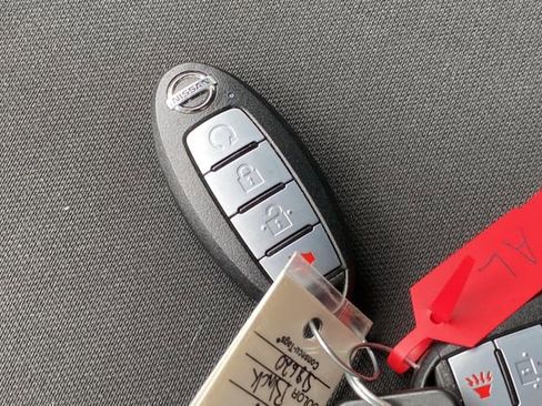 Used 2019 Nissan Titan SV AWD/4WD image 36