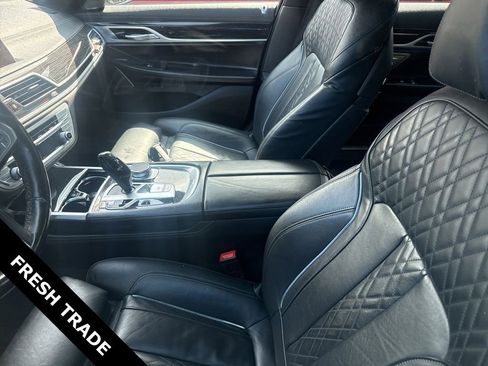 Used 2021 BMW 740i w/ M Sport Package image 8