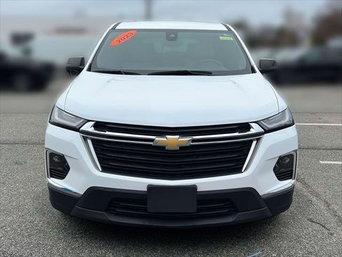 Used 2023 Chevrolet Traverse LS image 3