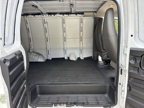 Used 2021 Chevrolet Express 2500 RWD image 36