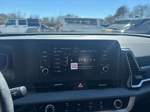 Used 2025 Kia Sportage LX image 20